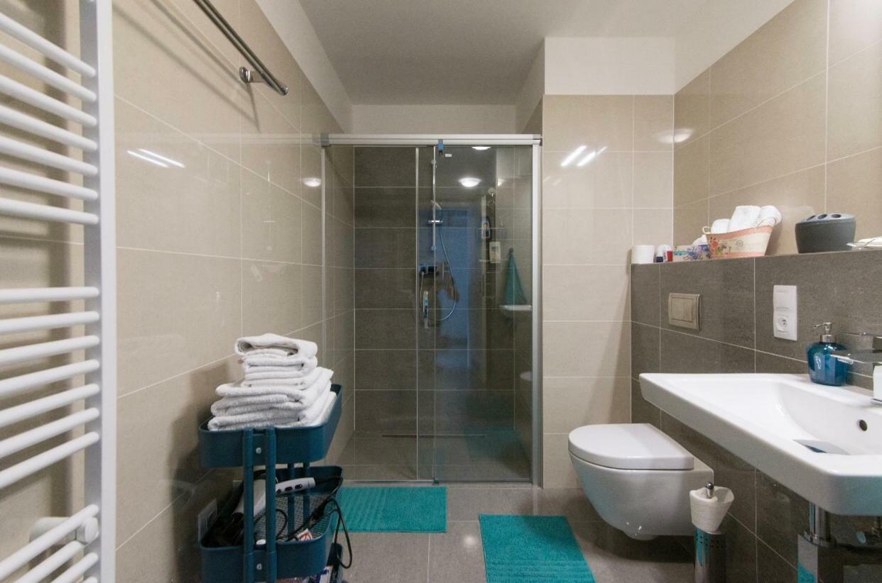 Free Parking In Garage Karolina Plazza, New Cosy Studio With All You Need Praga Exterior foto